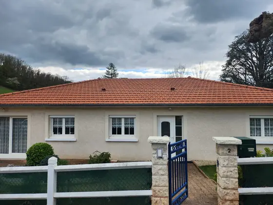 Maison après nettoyage de la toiture