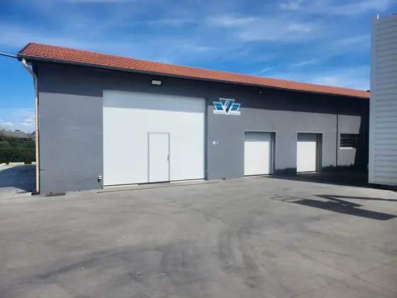 Atelier repeint en gris anthracite